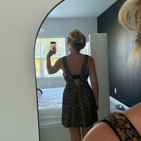 NWT urban outfitters ecote dress size 4 thick material shimmer open sides - Picture 6 of 6